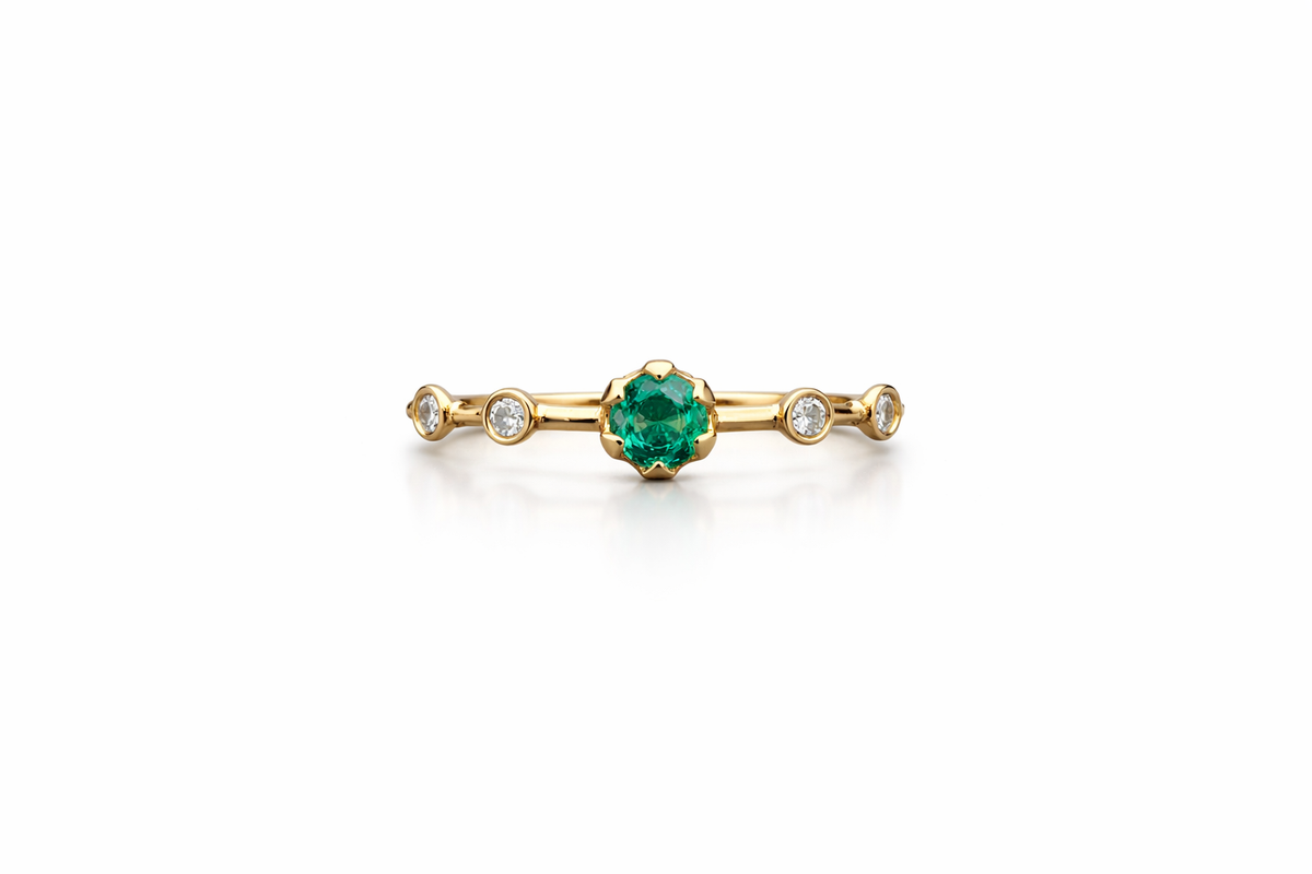 Emerald Balance Ring – 18K Gold (Made to Order)